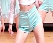 Let's Cover Yeonwoo And Her Beautiful Thighs With Cum from 연우마려워