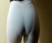 De legging branca marcando corpo, calcinha e celulite 2 from japonesa de calcinha branca enfida no rego rebolando