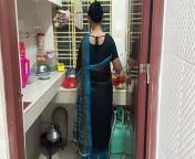 I saw my aunty cooking alone in the kitchen, I hugged her and started fucking from tamil aunty kitchen sex videos