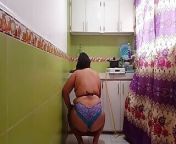 Whenever my stepsister has to clean the house, she doesn't wear a lot of clothes so that I can see her so we can fuck la from la vivi manaba cleaning
