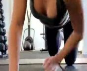 Frankie Bridge doing yoga at home, perfect body from abs pop