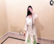 Hot and sexy Pakistani dance video from pakistani dance banged