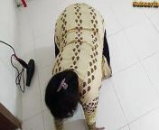 (Telugu Maid Ko Jabardast Choda) Desi Maid Fucked by the owner with condom while cleaning Room - Huge Cum wild from cleaning room