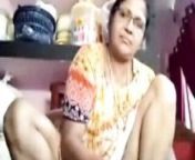 TIRUNELVELI TAMIL DELPHINE AUNTY SHOWING PUSSY HOLE from aunty showing