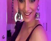 Anveshi Jain live in red saree – HOT Talk from anveshi jain latest live nip slip for the first time