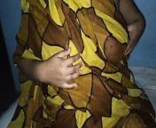 Neighbor aunty is wearing saree without blouse & big breasts from mature aunty blause boob navalw anemal xxx com¦