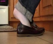 Caroline shoeplay Sperry while doing dishes PREVIEW from dish xxx foots