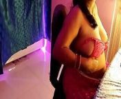 Sexy Bhabhi opens her clothes and shows her boobs to satisfy her sexual desire. from desi bhabhi sexy bra open video