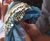 Chubby Indian babe with big ass on bed sucking and fucking two hard cocks from गलफुल्ला भारतीय लड़की अलग करना तथा हस्तमैथुन