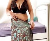 Beautiful NRI Wife Wearing Saree - Sexy Milky Boobs Cleavage from artheamil mallu in saree nude sex
