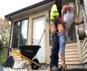 Construction Worker Fucks House Wife Milf on Patio Job Site (too thirsty couldn’t say no) from sex video do