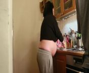 Homework in 9 month pregnancy Washes dishes naked from wstedi