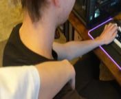 Interrupting my boyfriend playing video games (He makes me cum+Cumshot) from eeeet