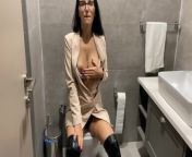 The boss fucked a lustful secretary in the toilet from toelt