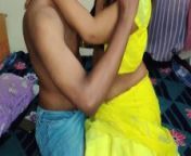 Fucking Indian Desi in hot yellow saree (part-1) from desi beauty in green saree exposing hot navel and bellybutton