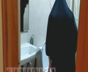 How Muslim girl pissing? Caught piss in toilet. from 14 uon aunty pissing toilet sex