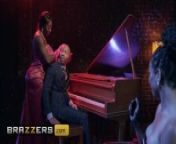 Brazzers - Ricky Johnson Rehearses The Sex Scene With Kira Noir & Ebony Mystique To Make It Perfect from nina kira