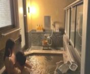 First hot spring trip♡SEX in a stylish open-air bath at night♡Japanese amateur hentai from open lettle lesbianse bath