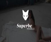 SUPERBE - Slim Babe Layla Balan Isn&apos;t Afraid To Show Her Beauty from vidya balan sexxxxxx